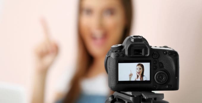 Wie man in 6 Schritten einen eigenen Videokurs erstellt.